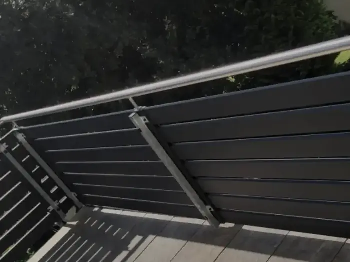 Detail eines Geländers an Balkon, Terrasse oder Treppe